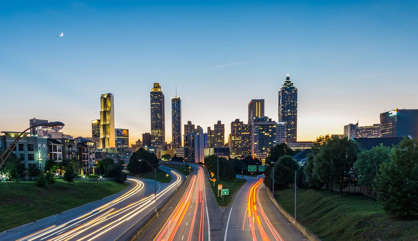 What are the lightning protection measures for road lighting fixtures?